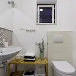 Apartment & Nugal *