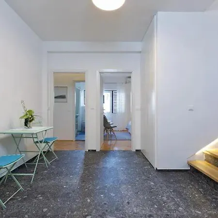 & Nugal * Макарска