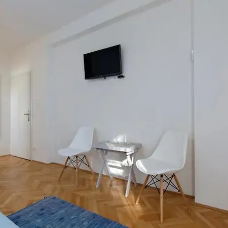& Nugal Apartment *
