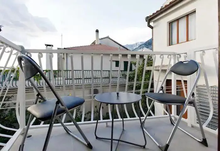 Apartment & Nugal Makarska